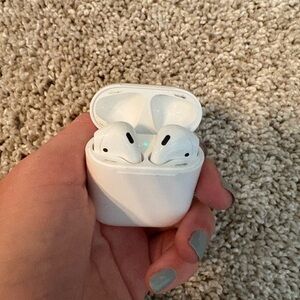 Apple White Earbud Headphones